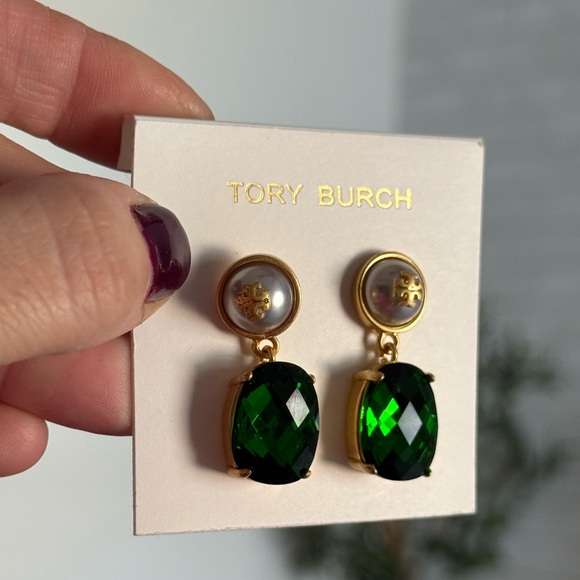 Tory Burch Jewelry - NWT Tory Burch Gold and Emerald crystal drop stud Earrings